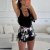 מכנס פרחוני ובגד גוף שחור גופייה Flora Shorts Set